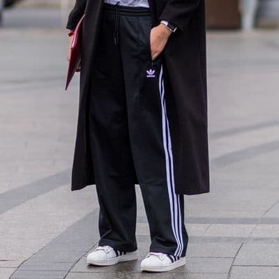 Nggak Cuma Buat Olahraga, Kamu Juga Bisa Lho Pakai Track Pants buat Aktivitas Harian!