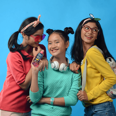 Tetap Tampil Chic saat Liburan, Bawa Selalu Izzi Fine Fragrance Mist dan 3 Barang Ini Ya, Girls